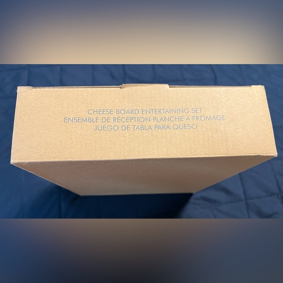 NWOT Avon Cheese Board Entertaining Set. - Picture 11 of 11